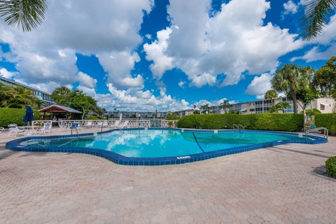 Tiny photo for 2615 Garden Drive N #307, Lake Worth, FL 33461 (MLS # B26048410)