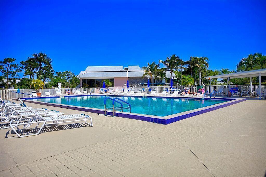 THE LITTLE CLUB CONDO - Residential