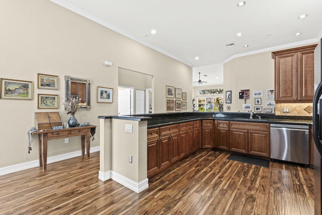 Photo of 5135 E Madison Lakes Cir Cir E, Davie, FL 33328 (MLS # B26003576)