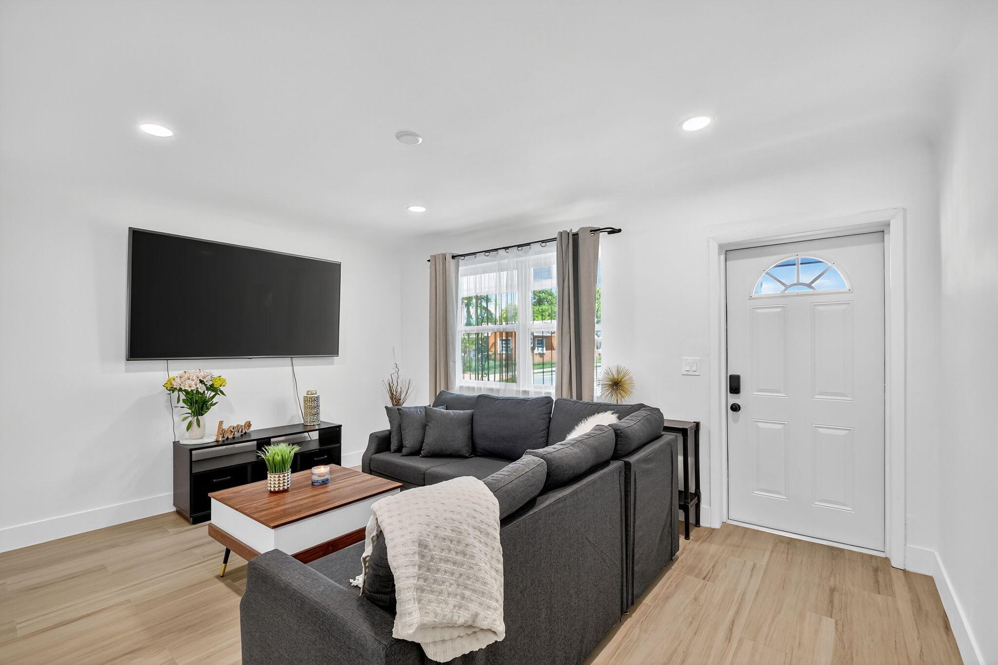 Town of Lake Worth - Residential Income