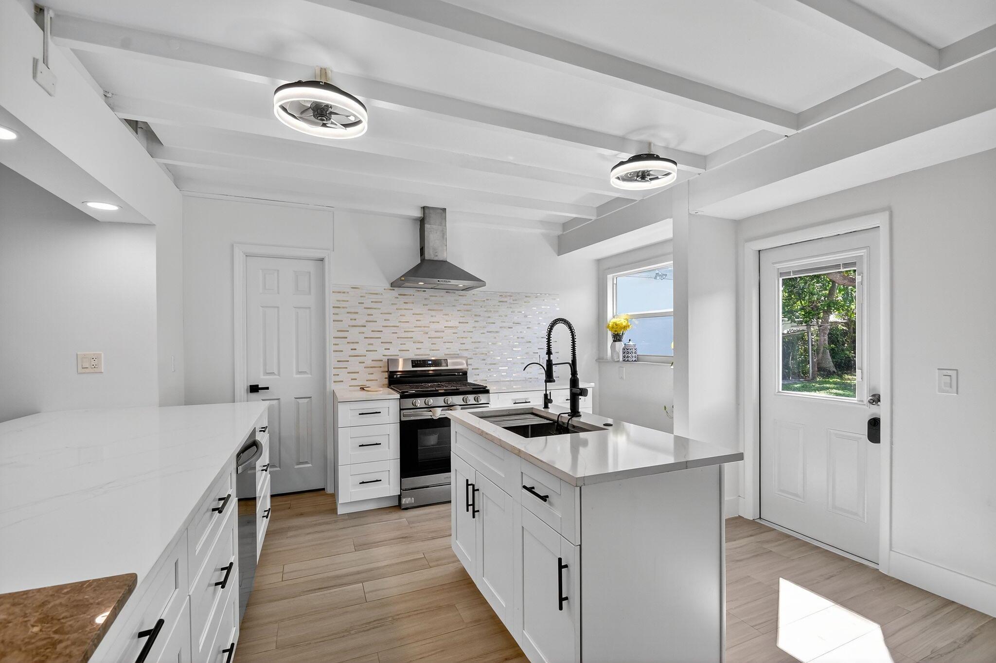 View photos, virtual tours, details... 701 S D Street