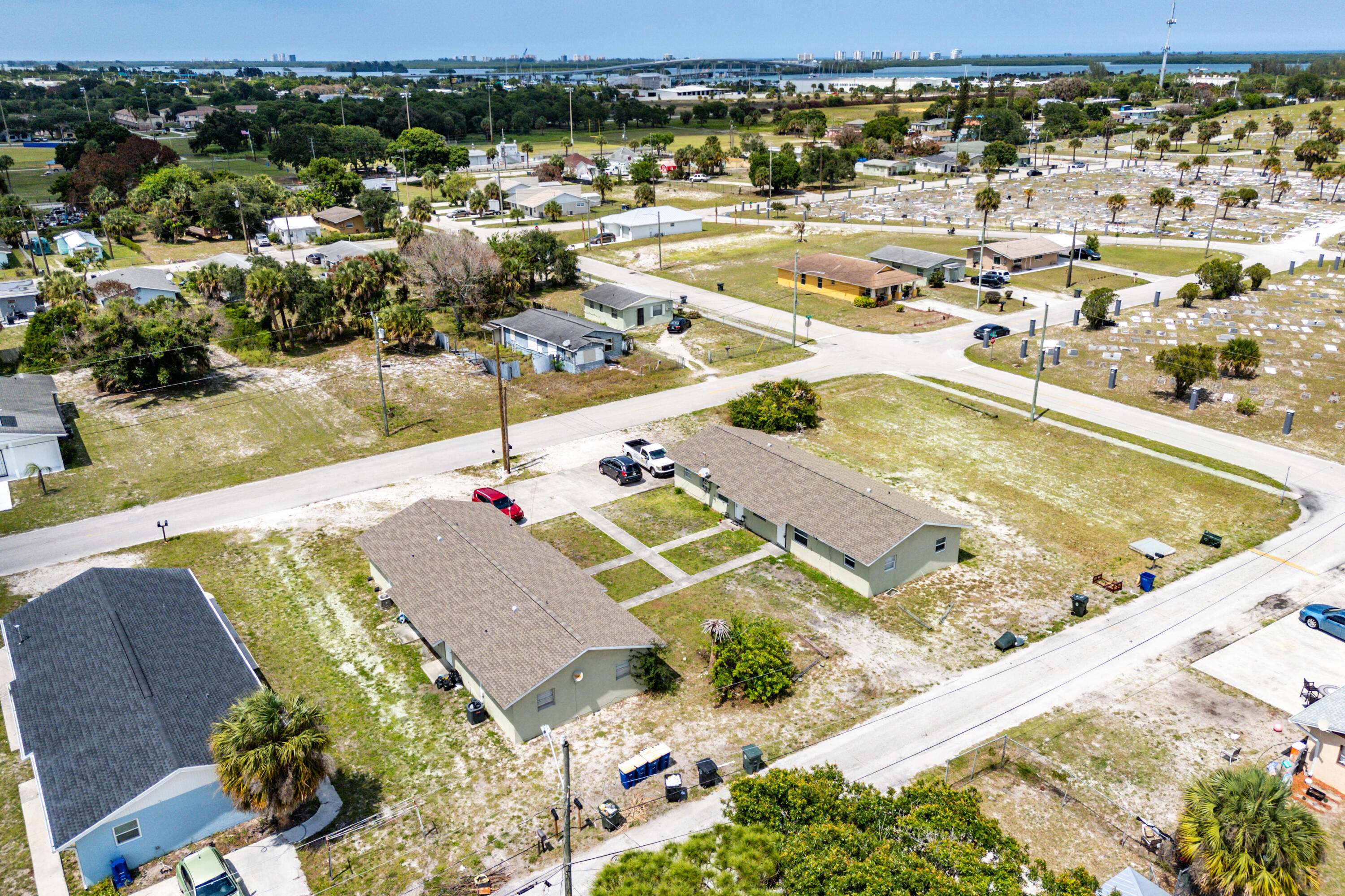 1205 Ave K