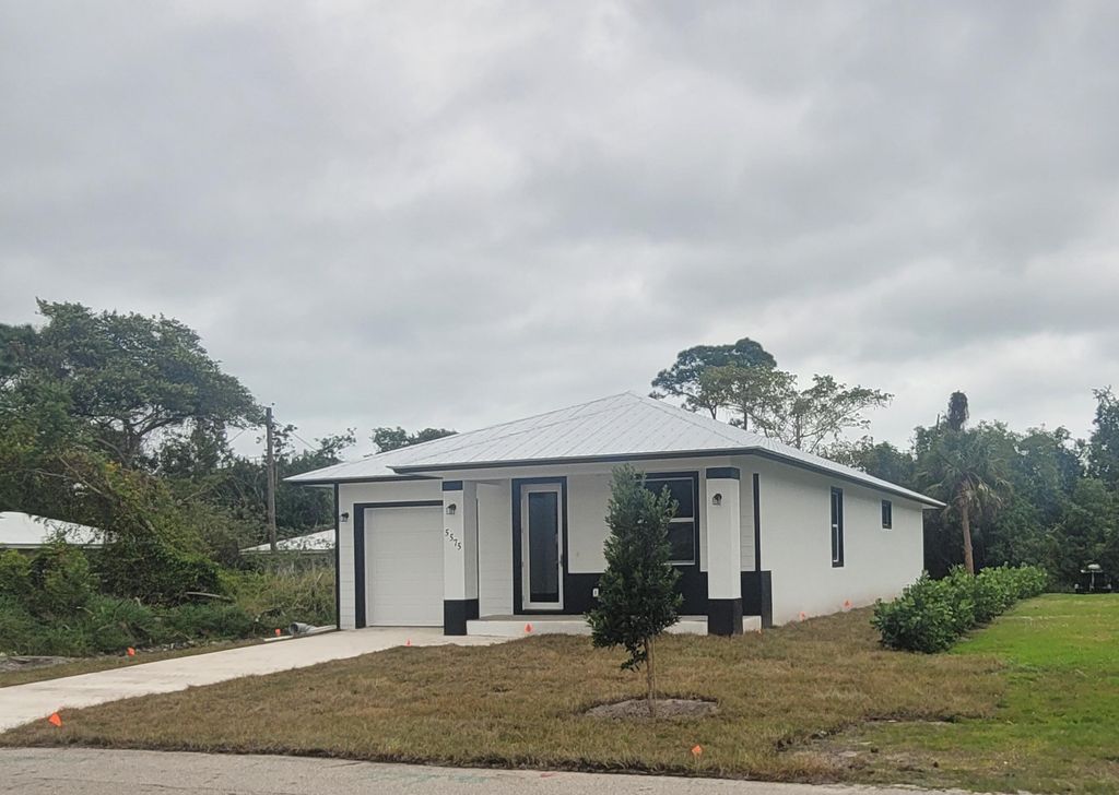 Photo of 5575 SE 47th Avenue, Stuart, FL 34997 (MLS # R10950052)