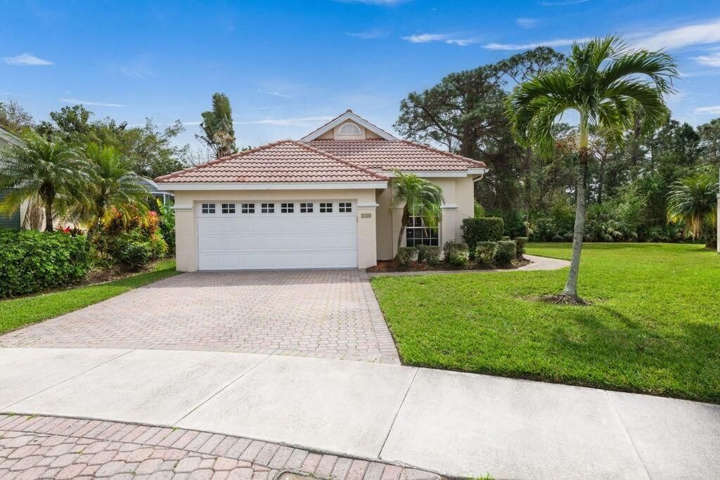 Photo of 546 SW New Castle Cove, Port St Lucie, FL 34986 (MLS # R11041710)