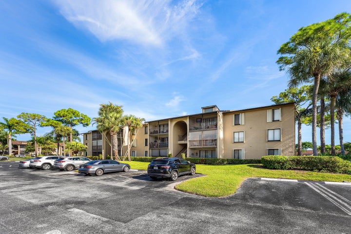 Photo 1 of 31 — 708 Sunny Pine Way H2, Greenacres, FL 33415