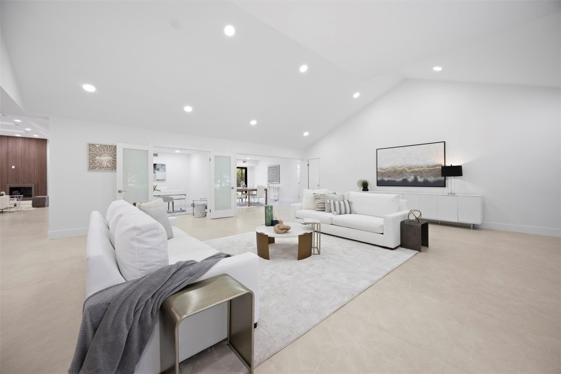 7571 Estrella Circle