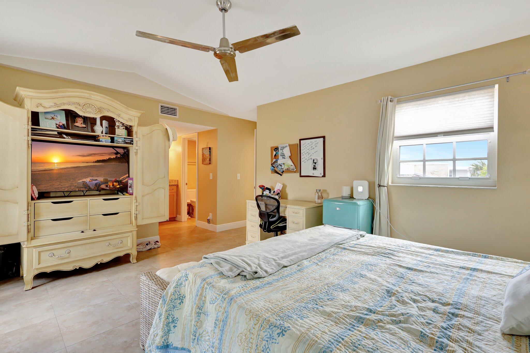 BAY REACH CONDO - Residential