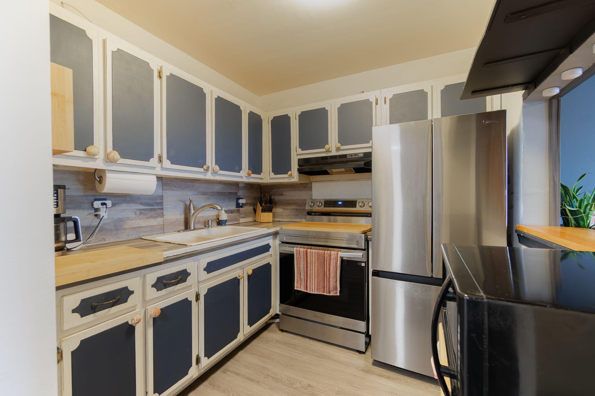 MURRY HILLS APT BLDG CONDO - Residential