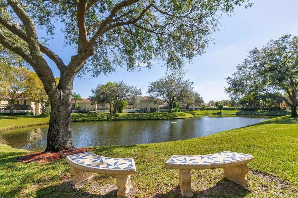 Photo of 40 Essex Court #A, Royal Palm Beach, FL 33411 (MLS # R11169760)