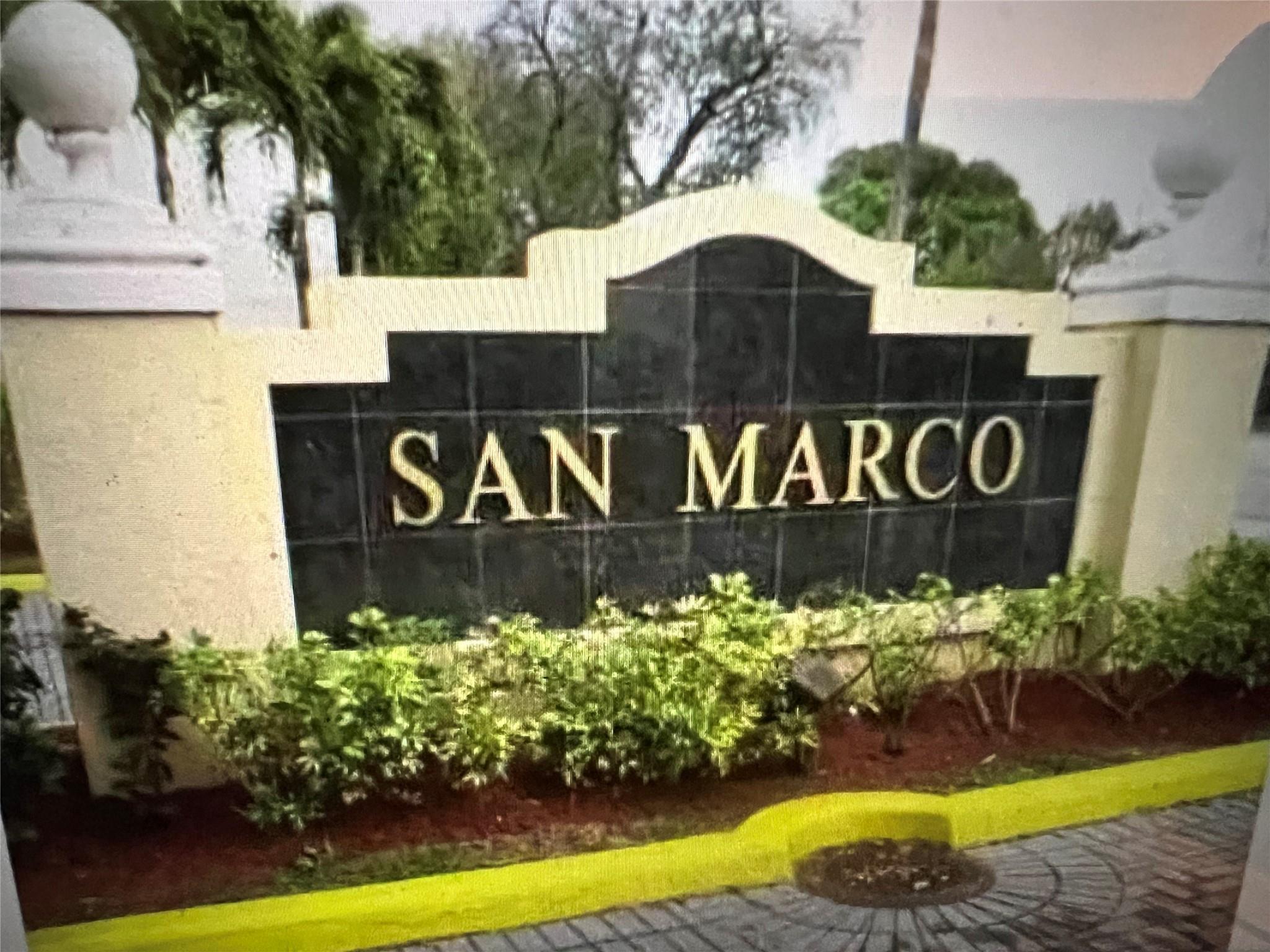 Well located condo in a peaceful area of Doral with community pool, gymnasium and 24 hours security service .
The property is close to stores, schools and highways .