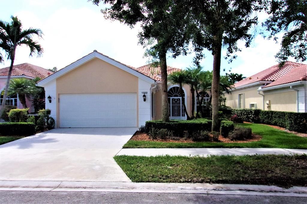 Photo of 1322 SW Eagleglen Place, Stuart, FL 34997 (MLS # R10854000)