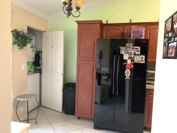 Courtyard of Coral Gate - Residential