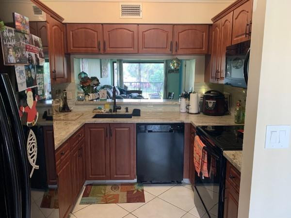 Courtyard of Coral Gate - Residential