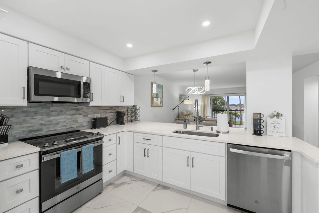 Photo of 6936 Huntington Lane #302, Delray Beach, FL 33446 (MLS # B26023628)