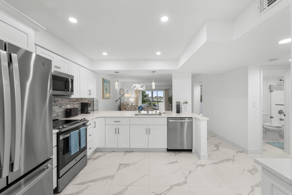 Photo of 6936 Huntington Lane #302, Delray Beach, FL 33446 (MLS # B26023628)