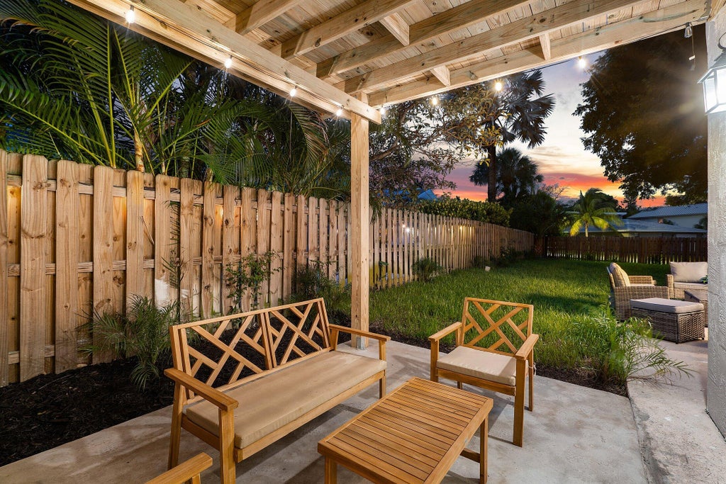 Photo of 15764 SW 8th Avenue, Delray Beach, FL 33444 (MLS # R11112094)