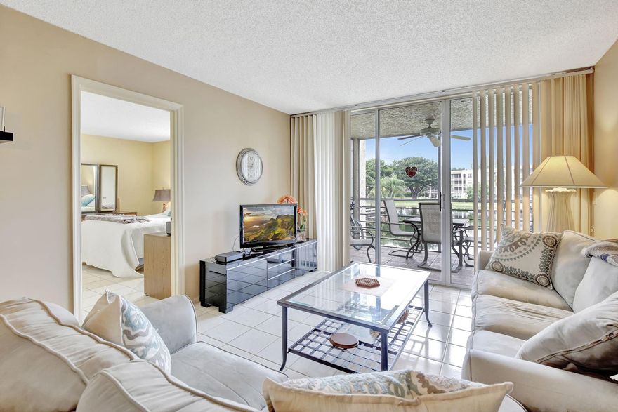 Nestled within the sought-after Pine Island Ridge community, this home offers the perfect blend of comfort,
convenience, and resort-style living. As a resident of Pine Island Ridge, you'll enjoy access to an abundance of
amenities, including an 18-hole golf course, a full-size pool and kiddie pool, bocce courts, tennis courts, and a state-of-the-art gymnasium. Pamper yourself with locker rooms equipped with saunas and steam rooms for ultimate relaxation. Multiple meeting rooms cater to all your hosting and gathering needs, and for special occasions, a 5-star restaurant and banquet facilities are right at your doorstep. This prime location offers quick access to major highways, including 595, and is just minutes away from the vibrant shops and restaurants along 84 and University Dr