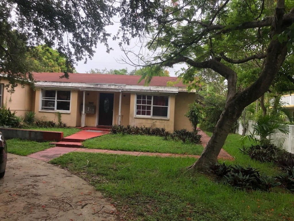 Hollywood 1-21 B - Residential Income