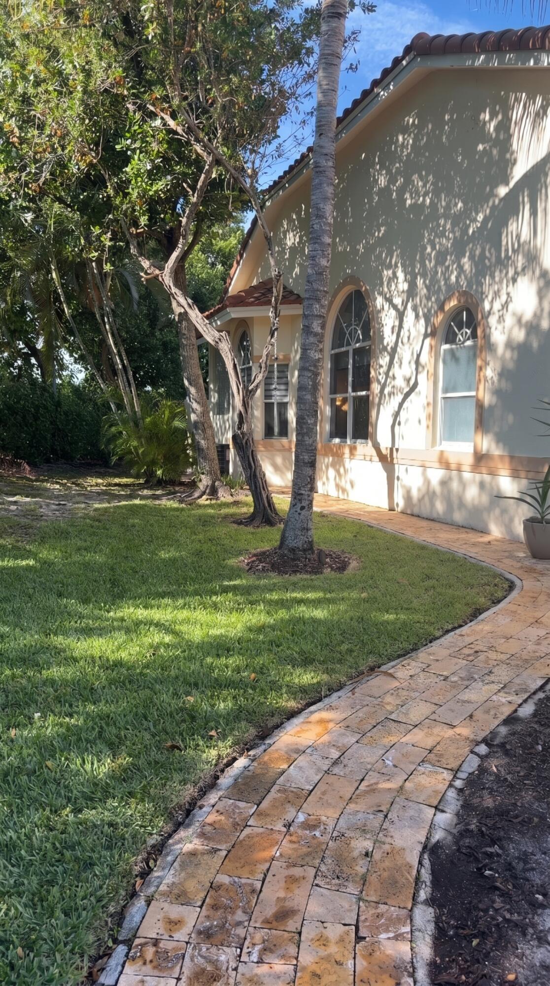 521 W Palm Aire Drive