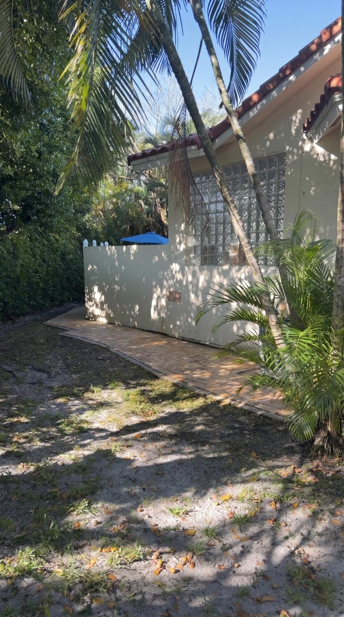 521 W Palm Aire Drive