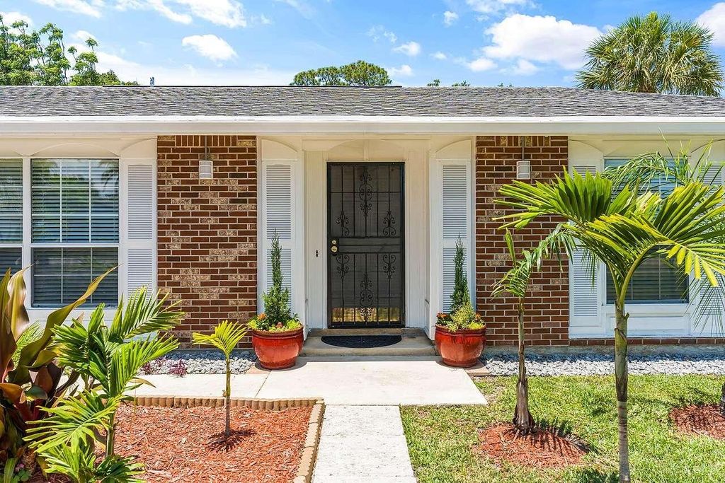 Photo of 5103 Center Street, Jupiter, FL 33458 (MLS # B26028384)