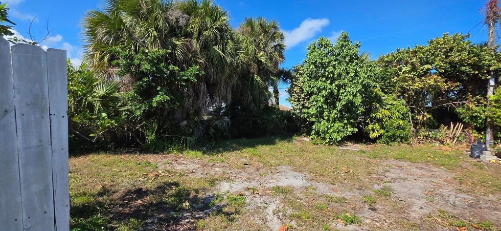 Photo of 6 W 6th Street, Riviera Beach, FL 33404 (MLS # R11159429)