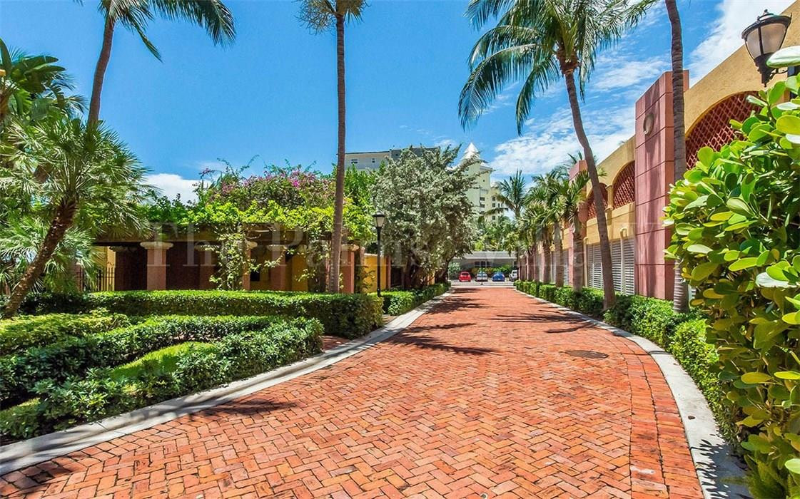 THE PALMS TOWNHOUSES - Residential