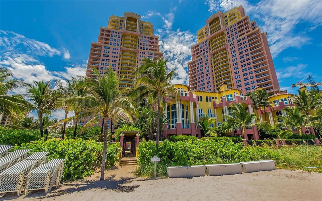 THE PALMS TOWNHOUSES - Residential