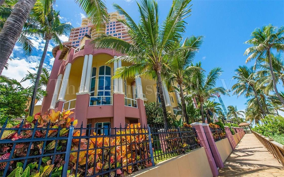 THE PALMS TOWNHOUSES - Residential