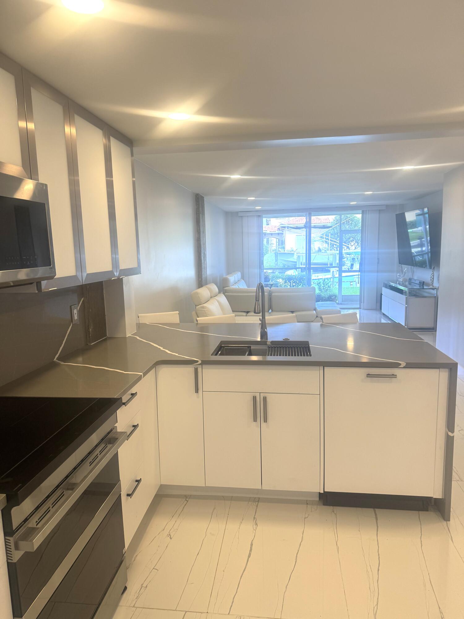 PARADISE HARBOUR CONDO - Residential