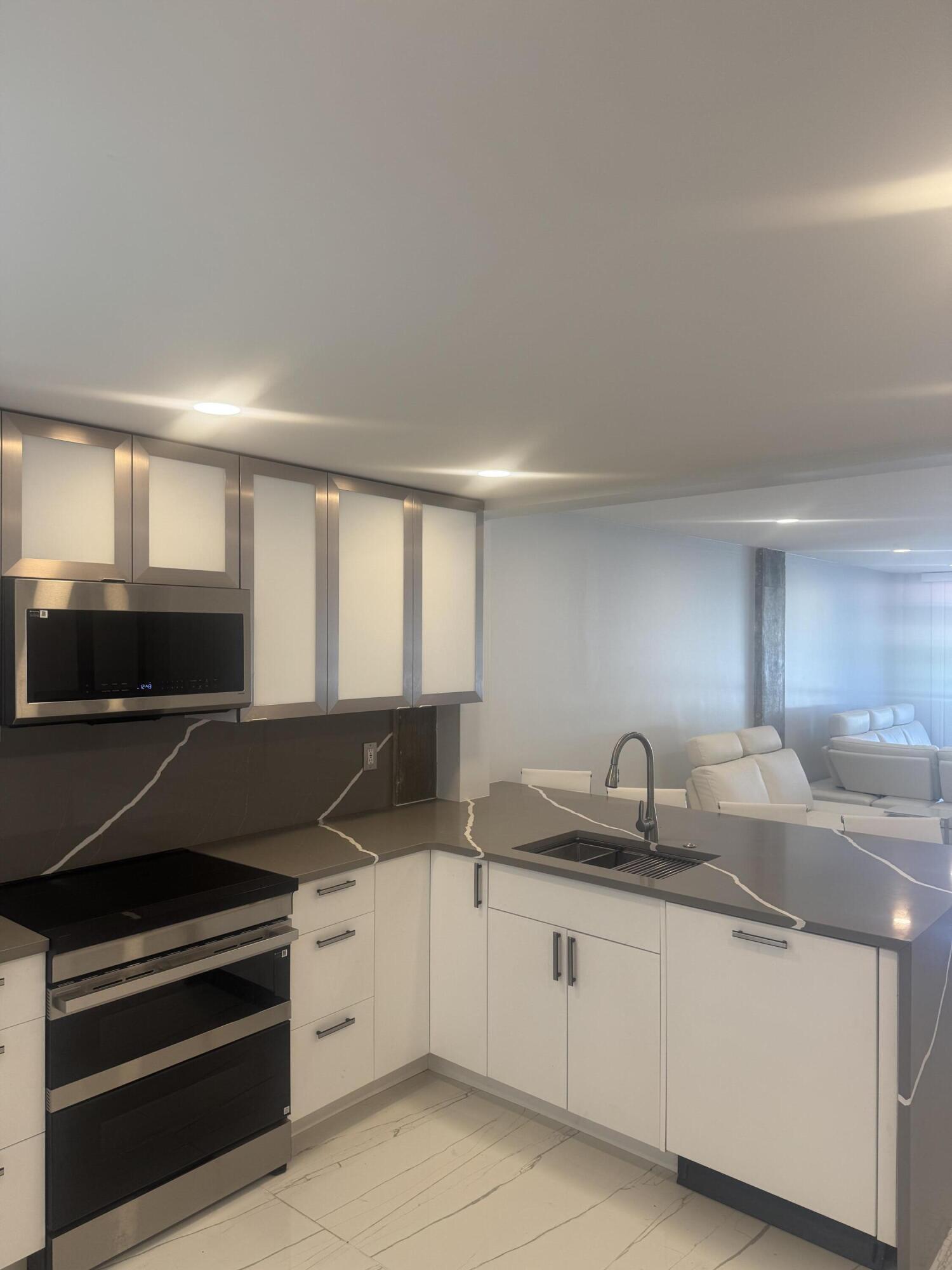 PARADISE HARBOUR CONDO - Residential