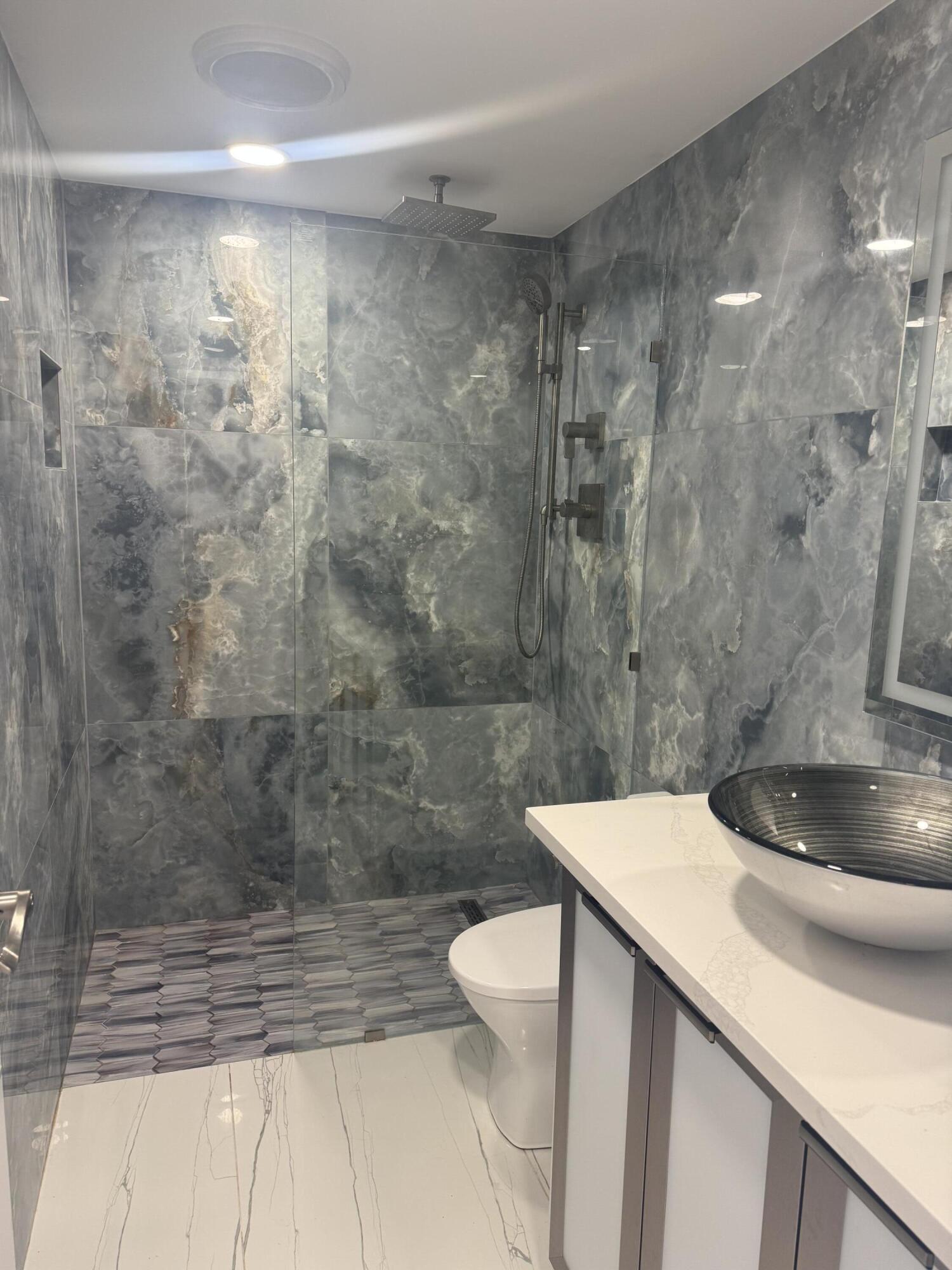 PARADISE HARBOUR CONDO - Residential