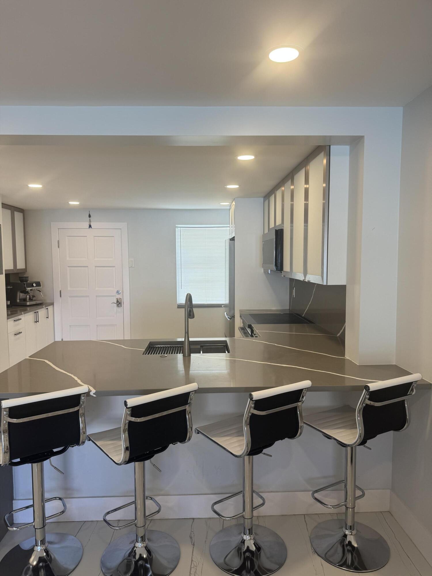PARADISE HARBOUR CONDO - Residential