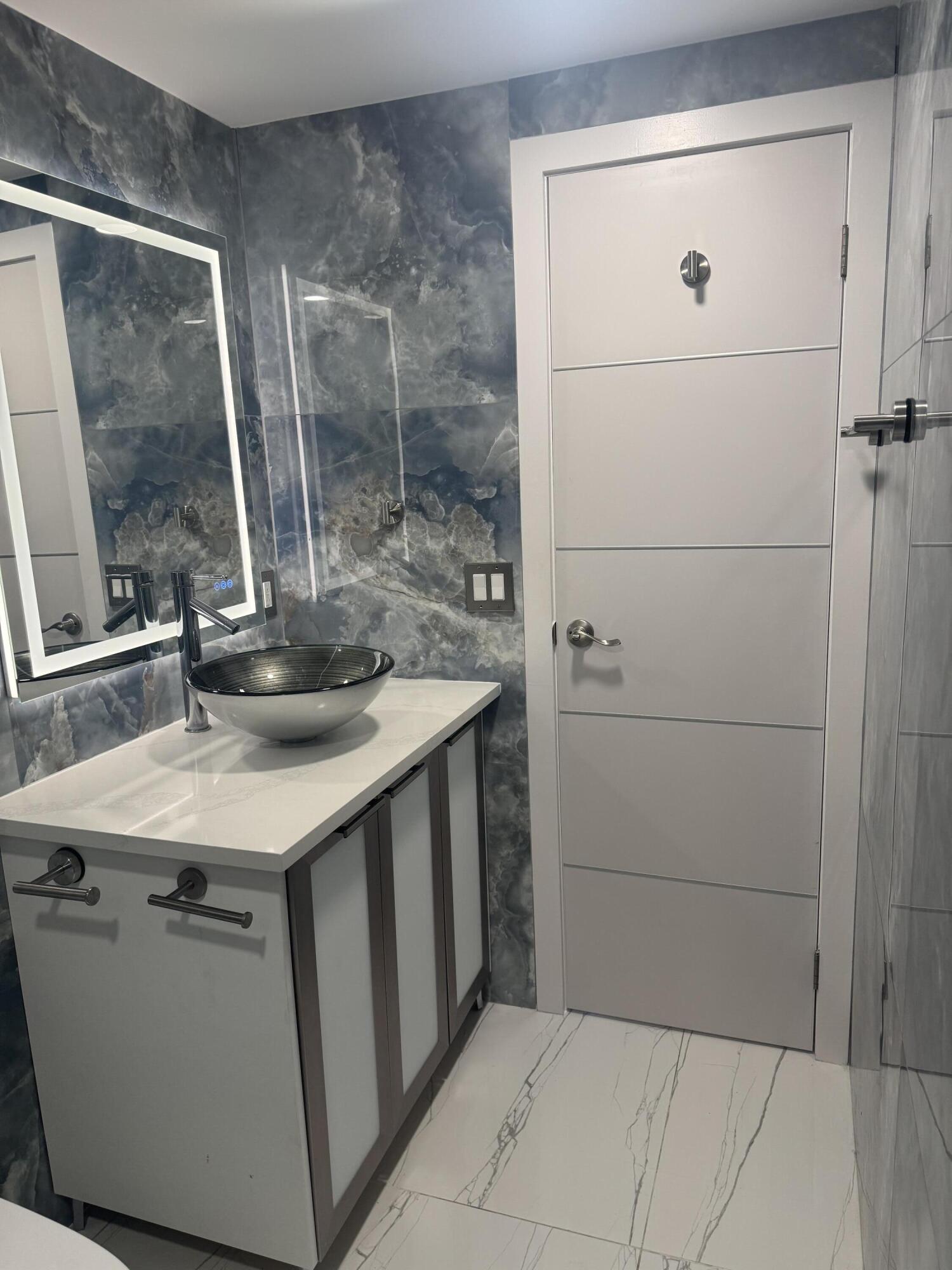 PARADISE HARBOUR CONDO - Residential
