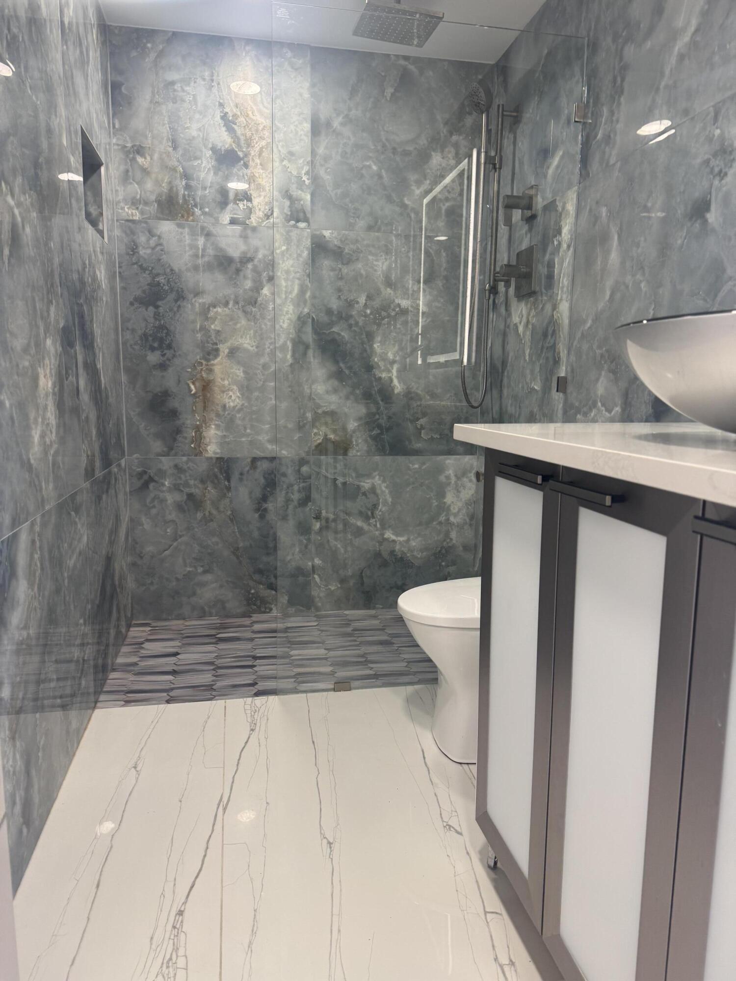 PARADISE HARBOUR CONDO - Residential