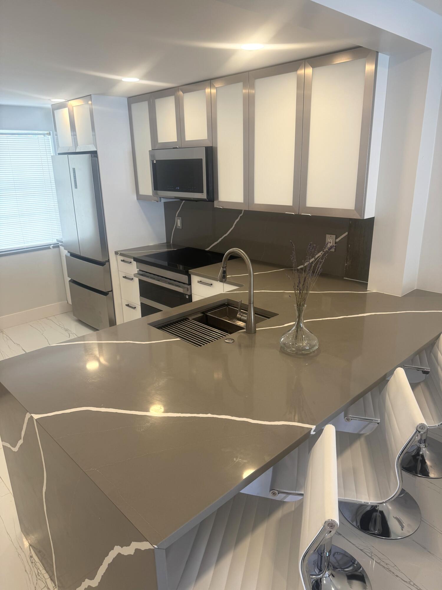 PARADISE HARBOUR CONDO - Residential