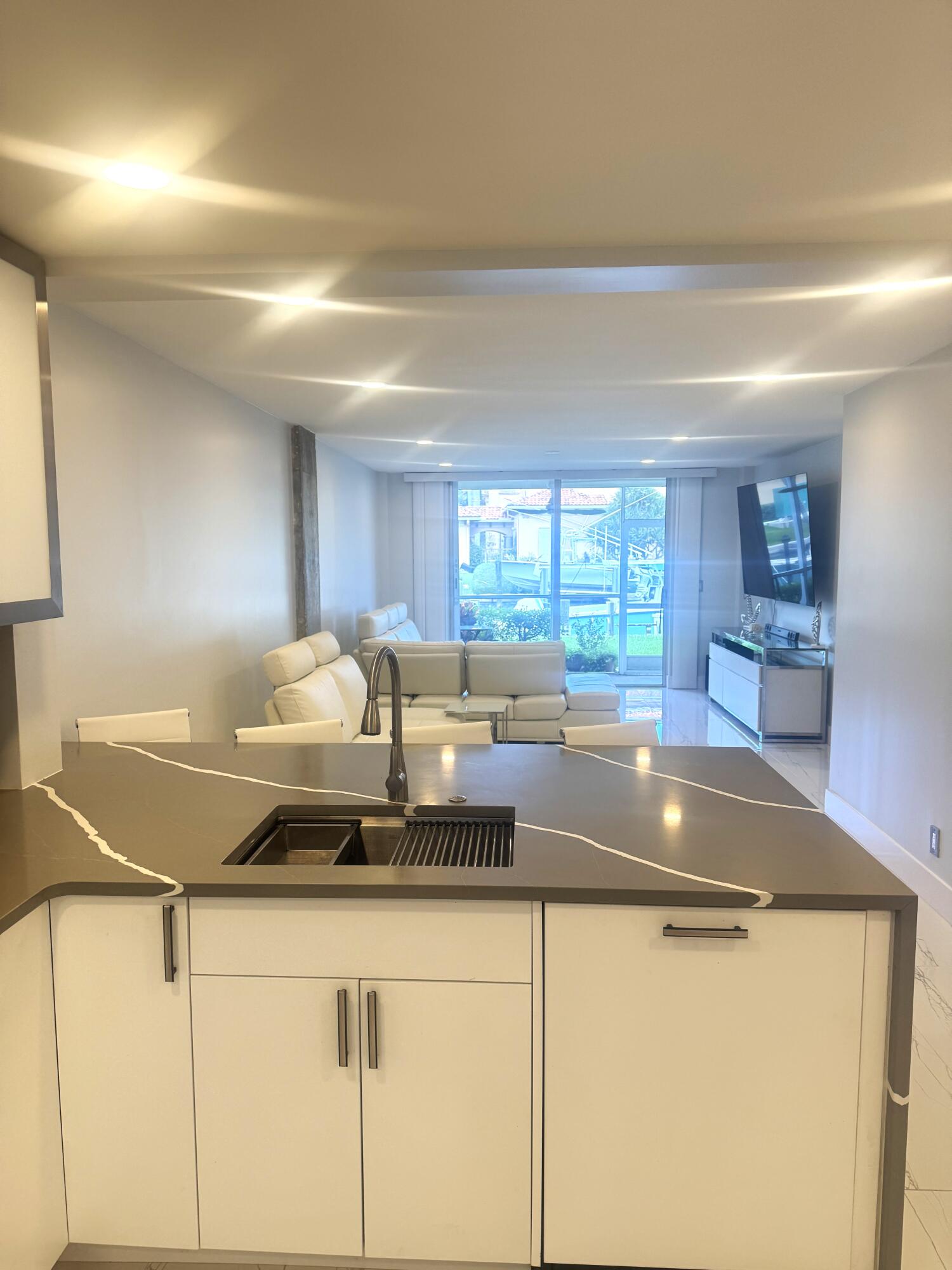 PARADISE HARBOUR CONDO - Residential