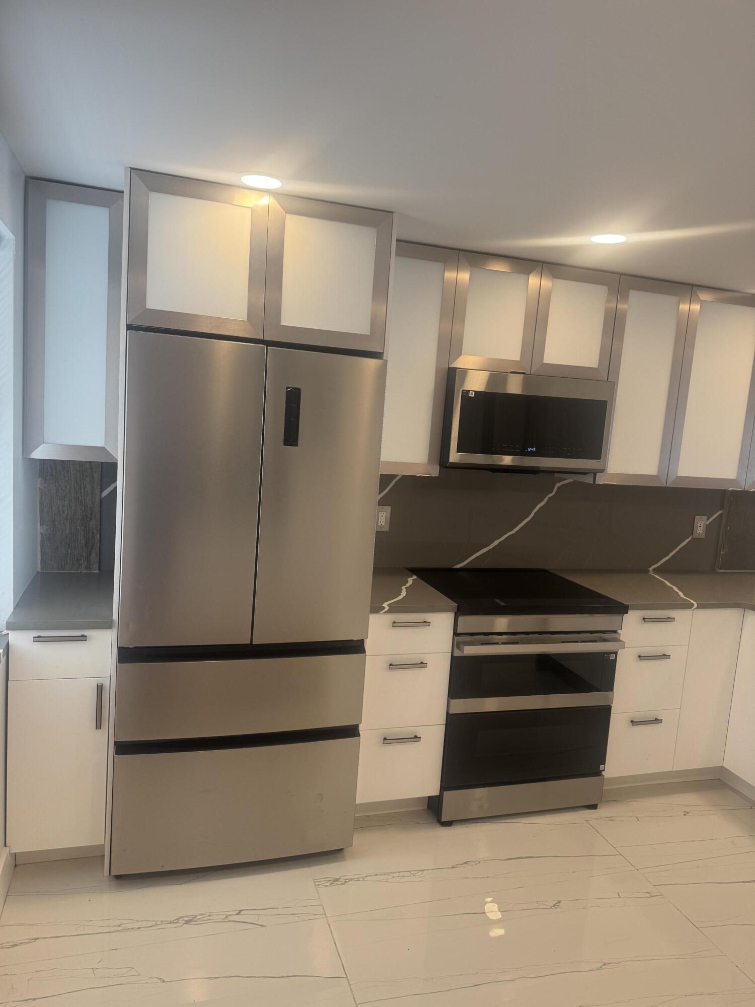 PARADISE HARBOUR CONDO - Residential