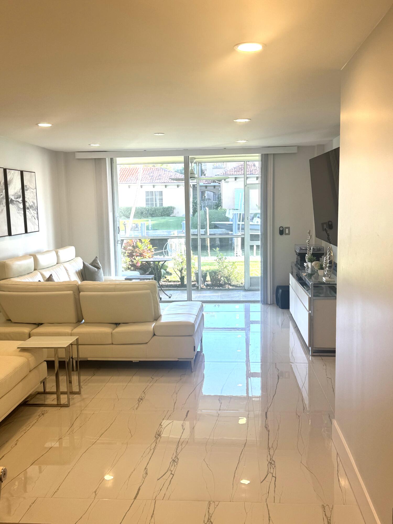 PARADISE HARBOUR CONDO - Residential