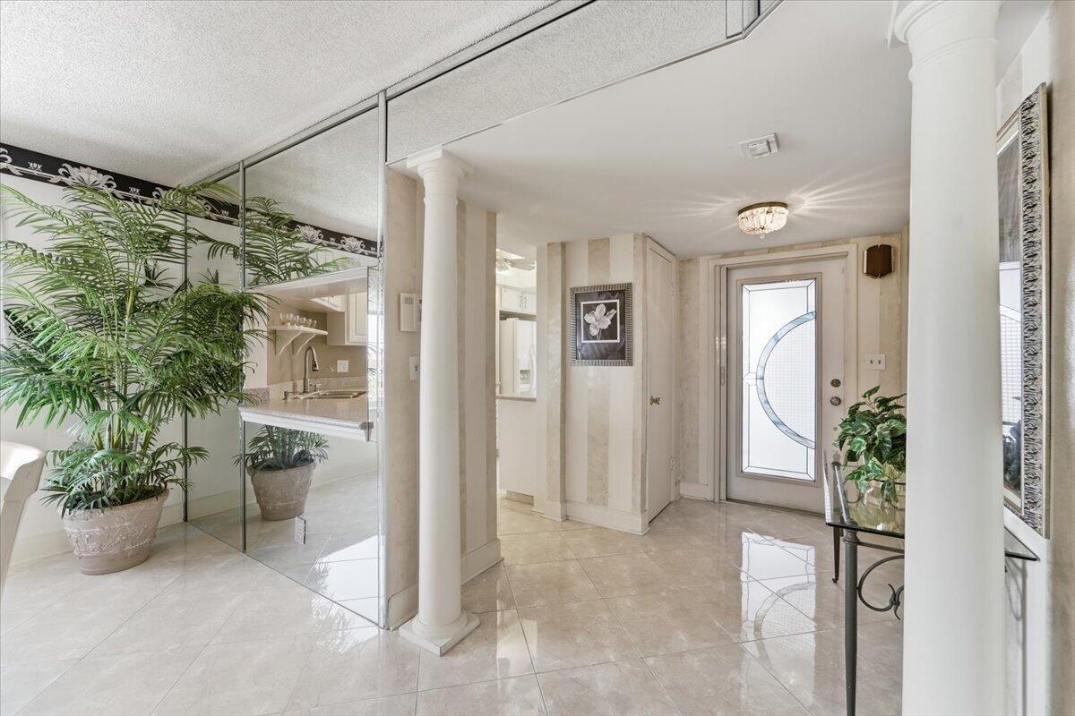 615 N RIVERSIDE Drive 706