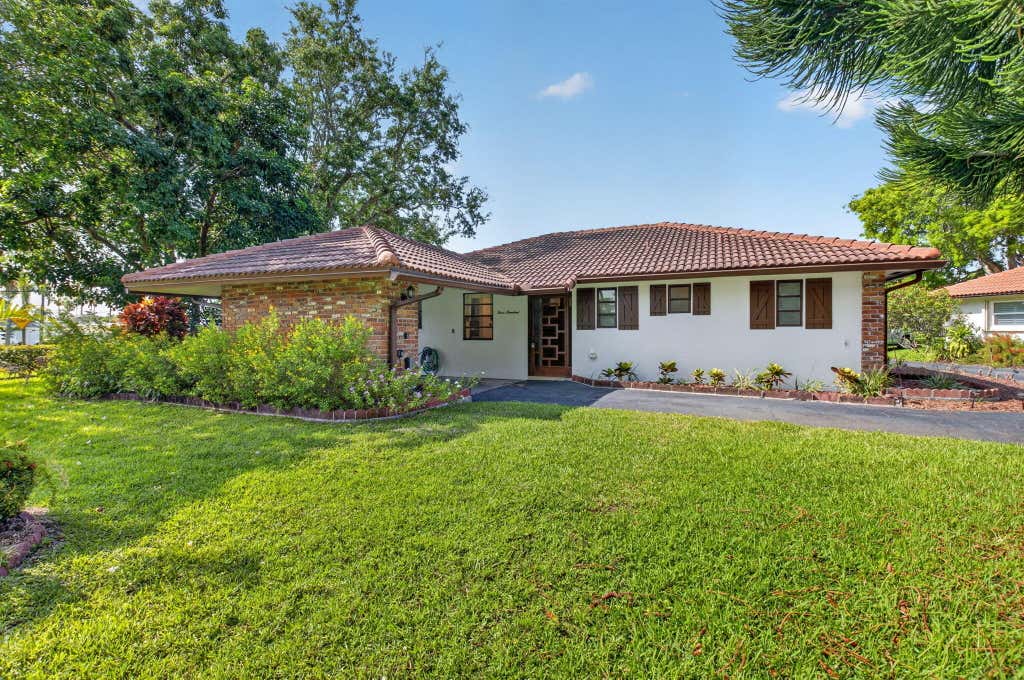Photo of 300 NW 42nd Street, Boca Raton, FL 33431 (MLS # B26043009)