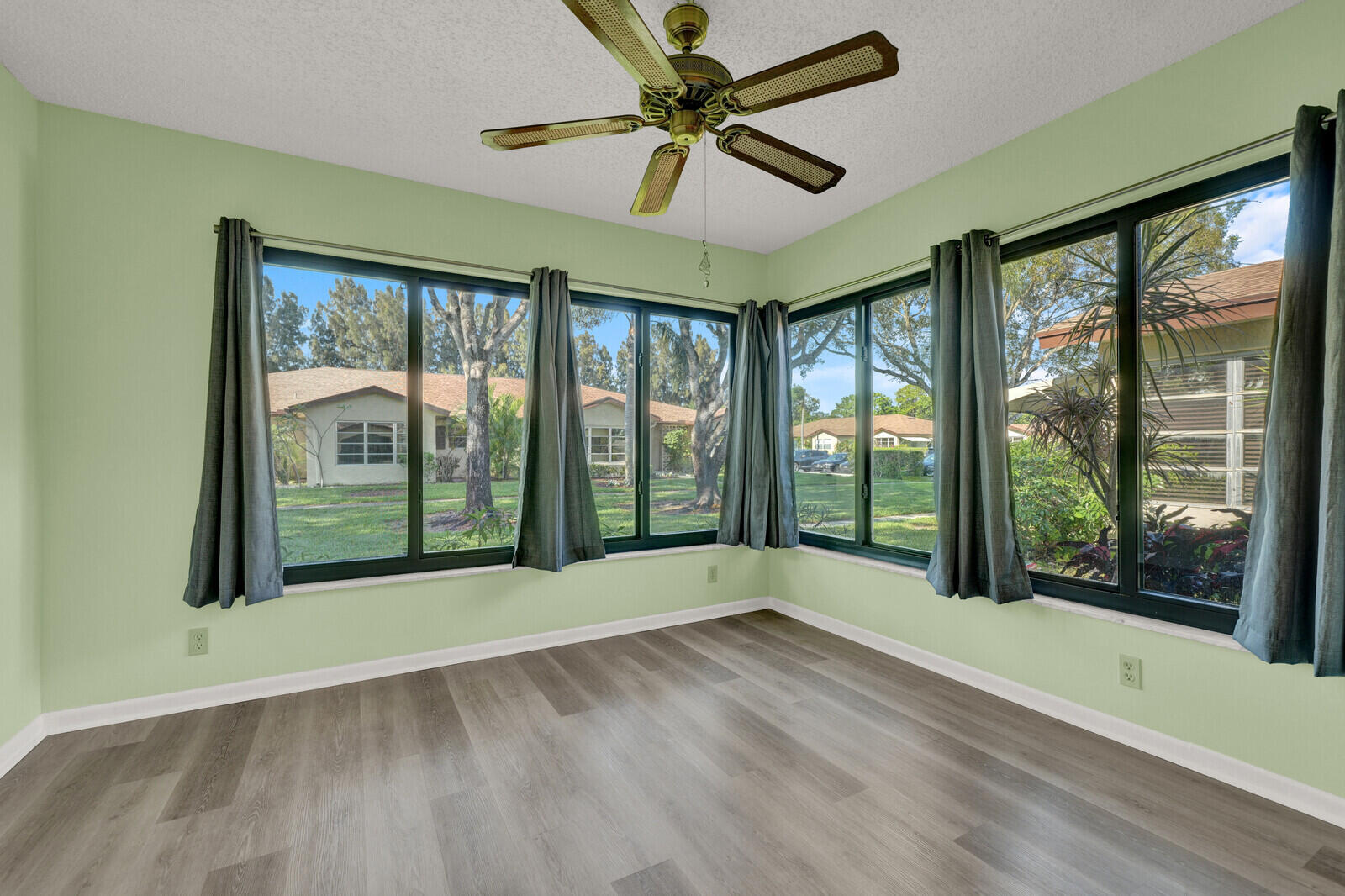 HIGH POINT OF DELRAY WEST CONDO SEC 3 - Residential