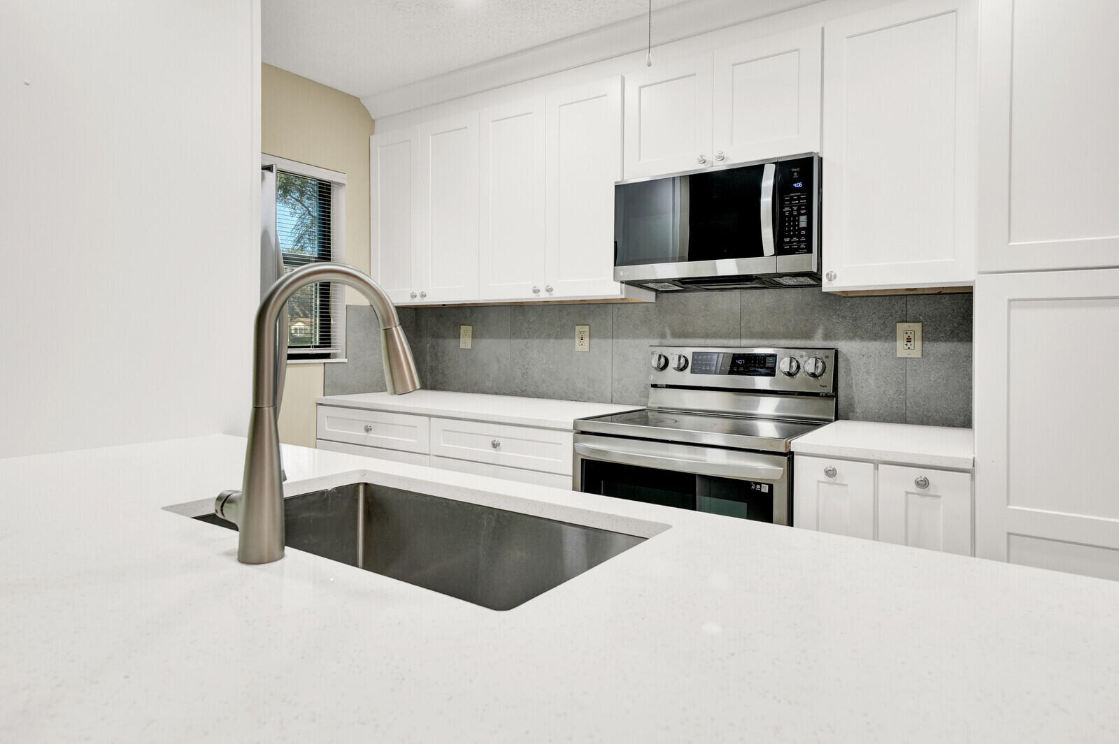 HIGH POINT OF DELRAY WEST CONDO SEC 3 - Residential