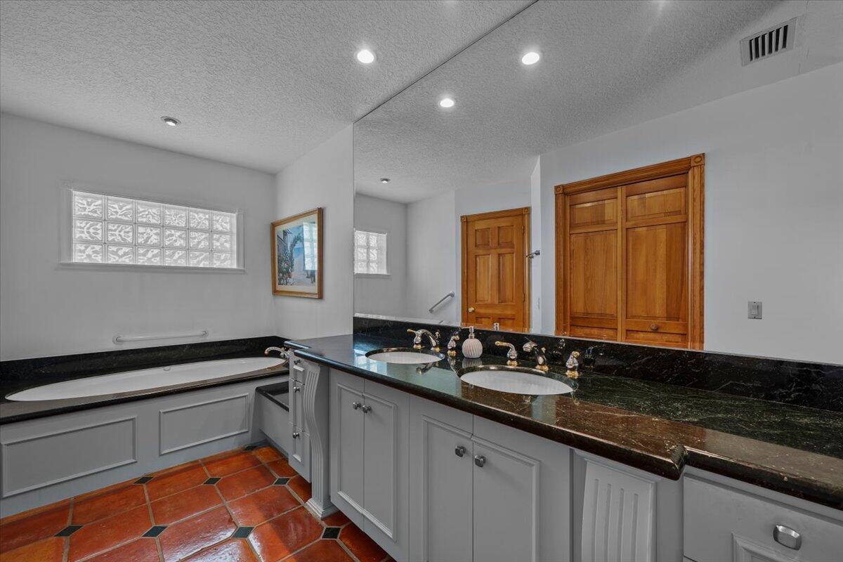 OLYMPUS - Residential Lease