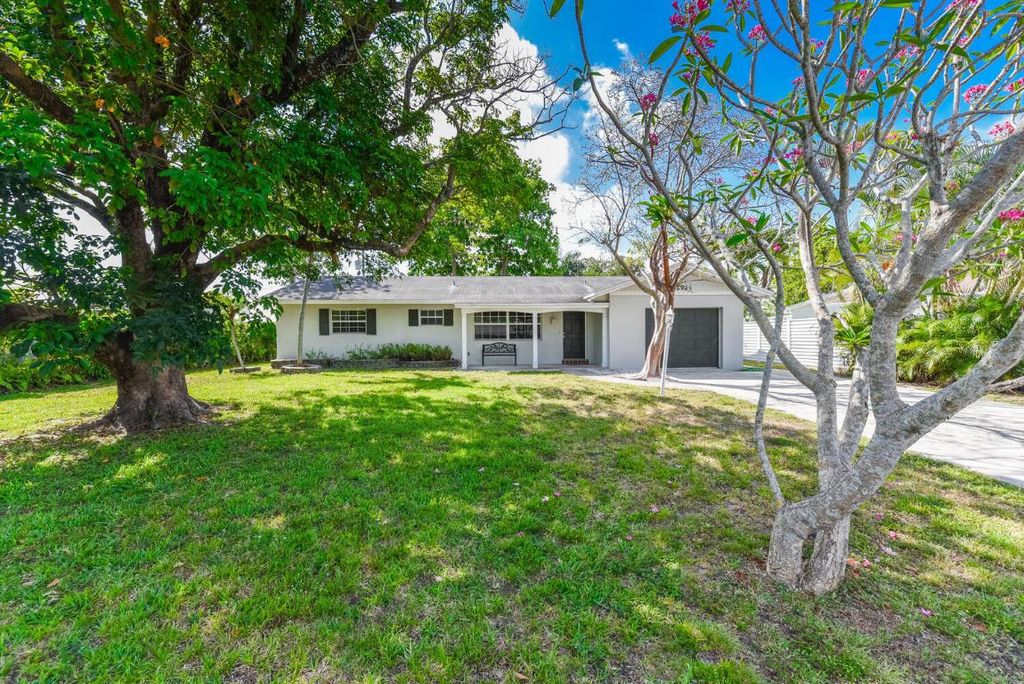 Photo of 2921 Blue Jay Turn, Delray Beach, FL 33444 (MLS # R10986738)