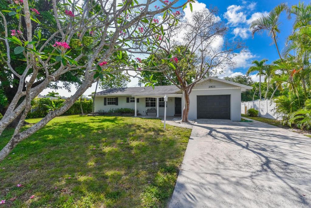 Photo of 2921 Blue Jay Turn, Delray Beach, FL 33444 (MLS # R10986738)