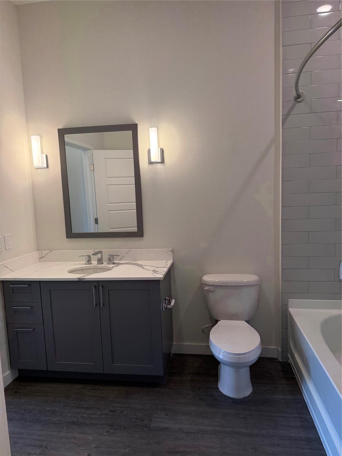 American Express Tr 82-35 - Residential Lease
