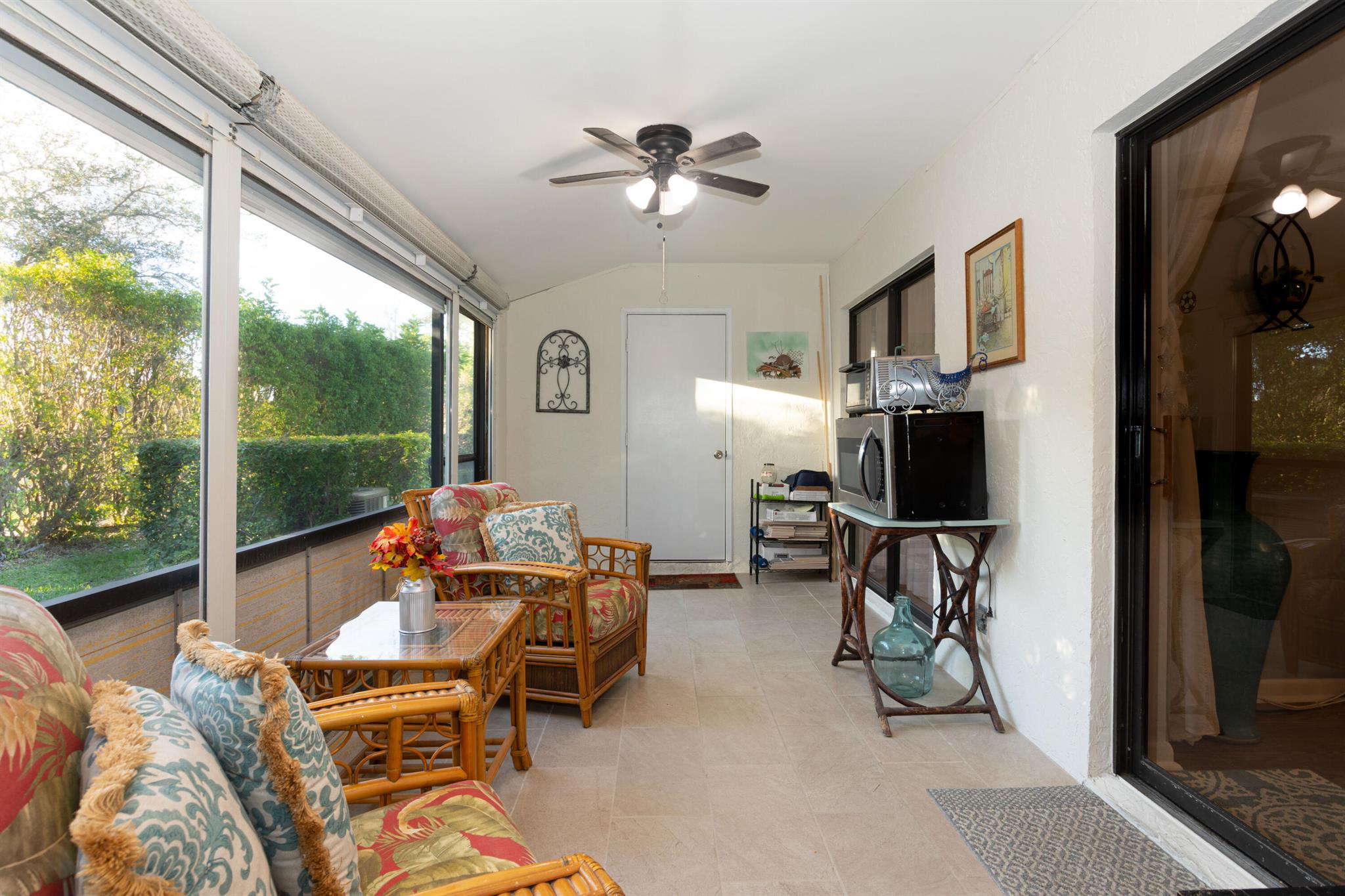 ARBOURS OF THE PALM BEACH - Residential