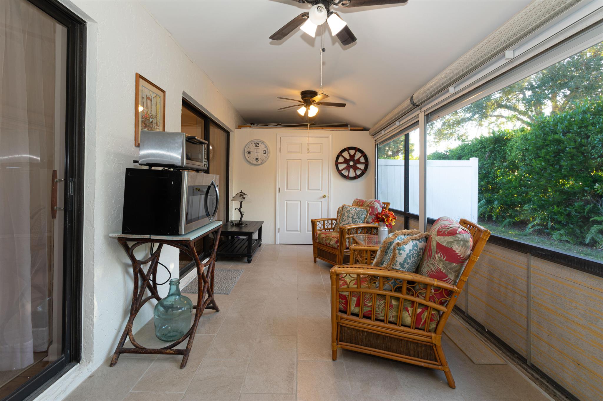 ARBOURS OF THE PALM BEACH - Residential