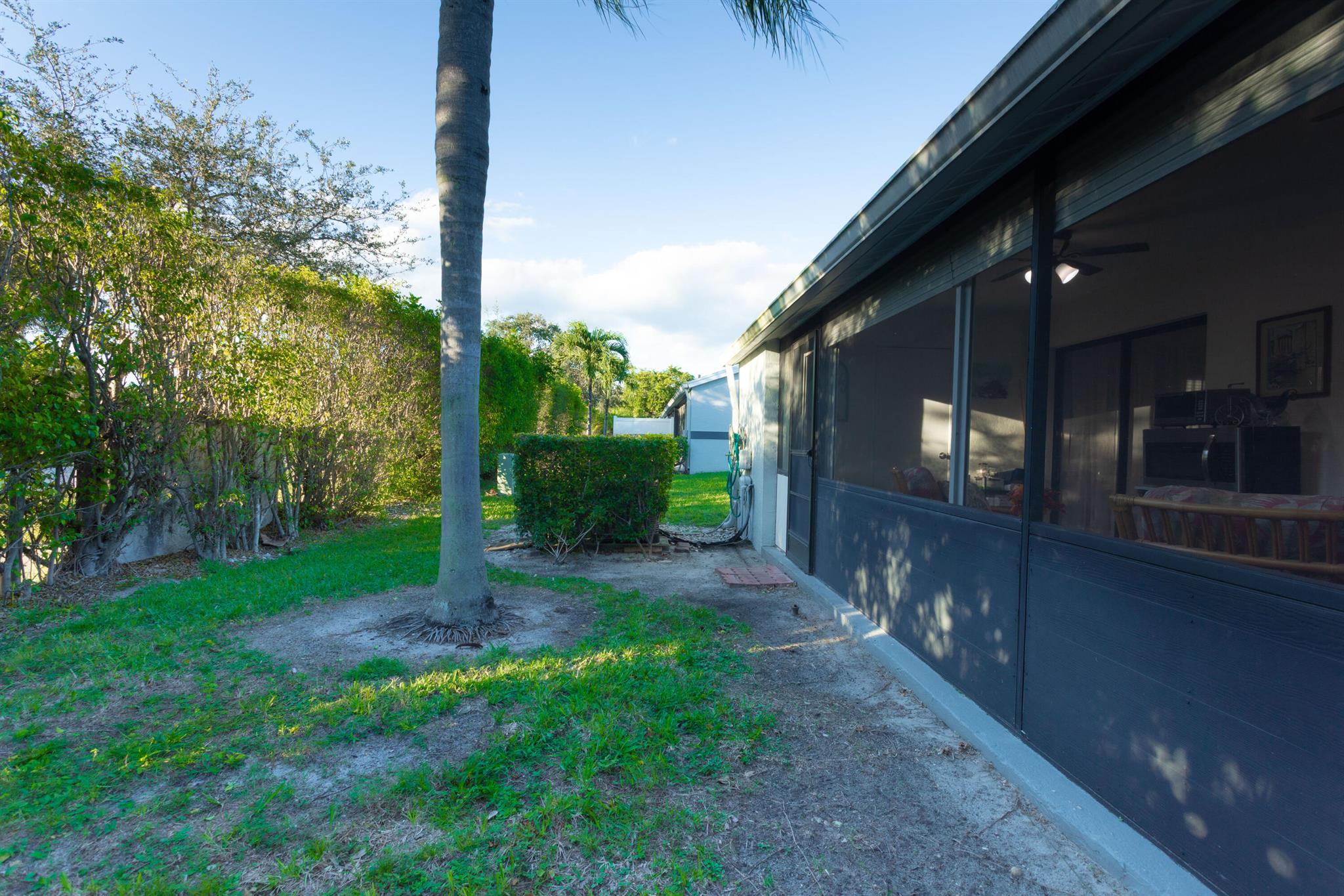 ARBOURS OF THE PALM BEACH - Residential